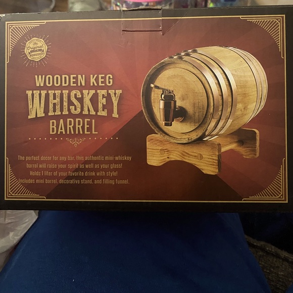 Wooden Keg Whiskey Barrel - Picture 1 of 1